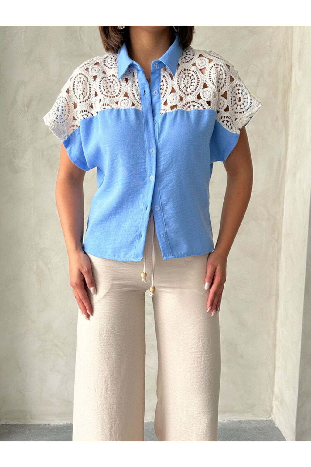 Göğüs Güpürlü Ham Bluz | D2390