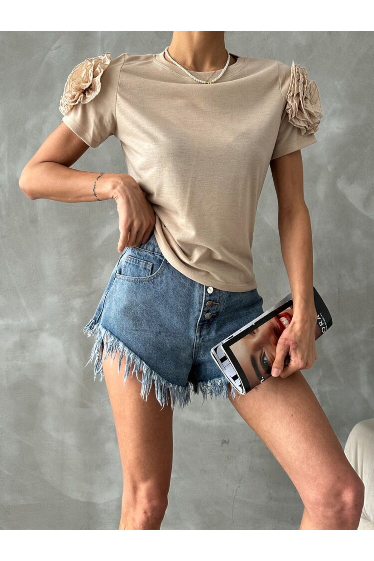 Omuzları Güllü T Shirt | D2640