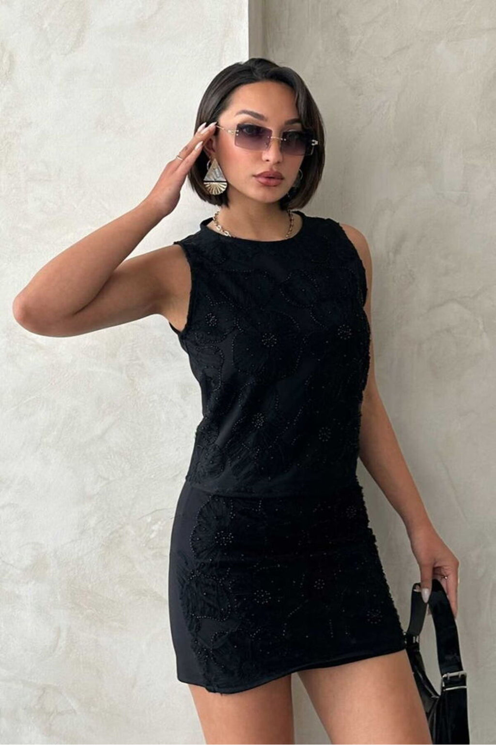 Boncuk İşlemeli Kolsuz Bluz | D2769
