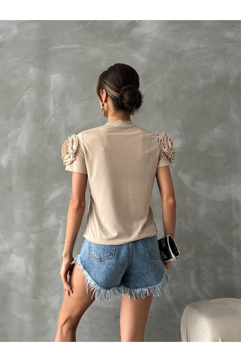 Omuzları Güllü T Shirt | D2640