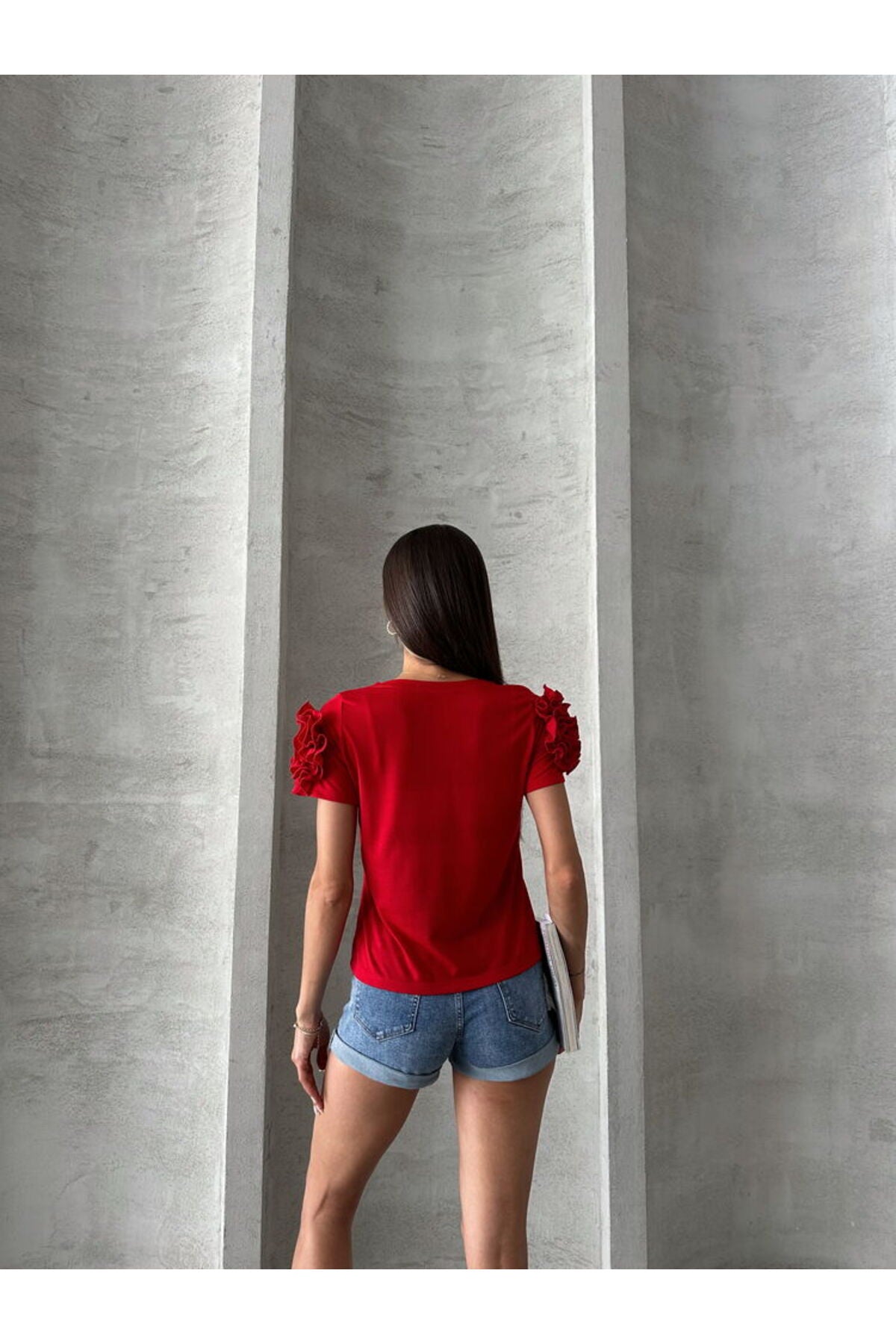 Omuzları Güllü T Shirt | D2640