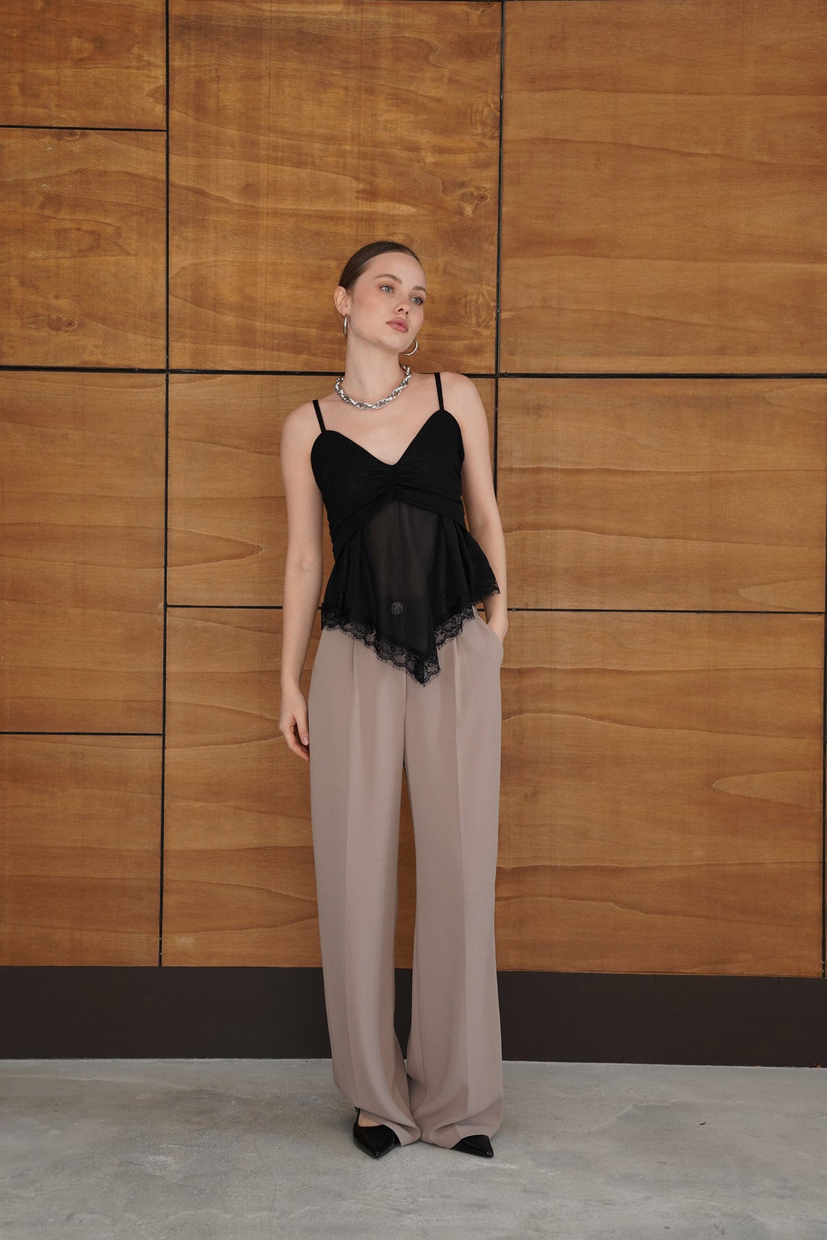 D 2979 ASKILI DANTEL DETAYLI TÜL BLUZ - | D2979