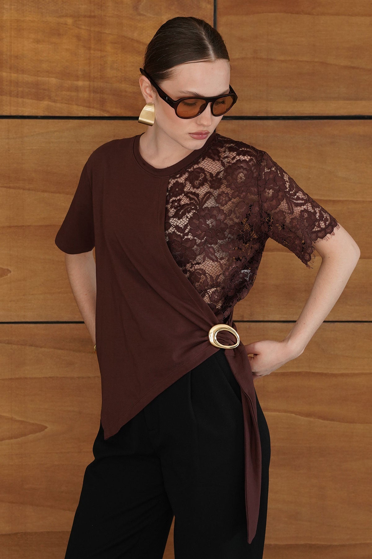 D2964 DANTEL DETAYLI ETEK UCU V DİKİM T SHIRT - | D2964