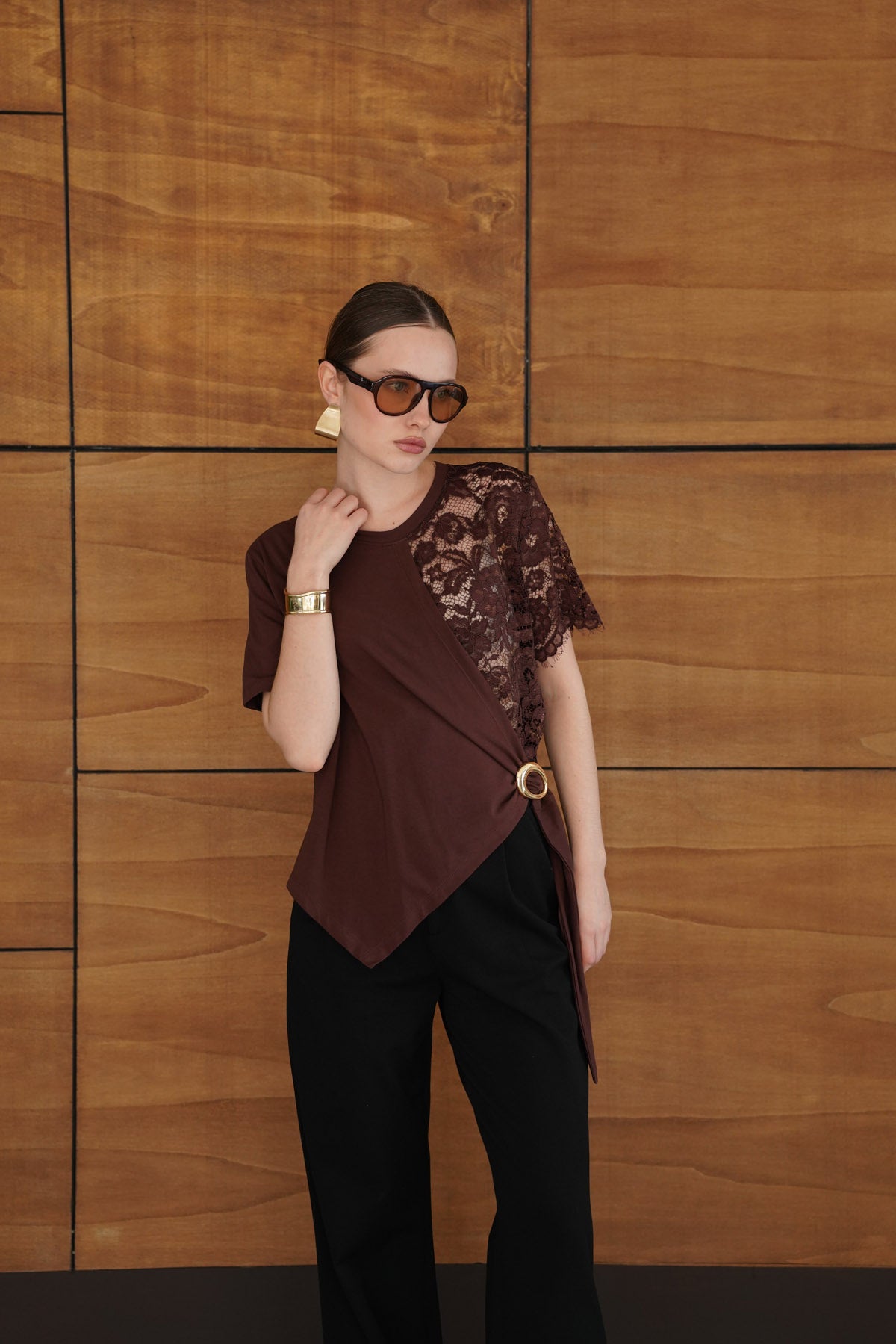 D2964 DANTEL DETAYLI ETEK UCU V DİKİM T SHIRT - | D2964