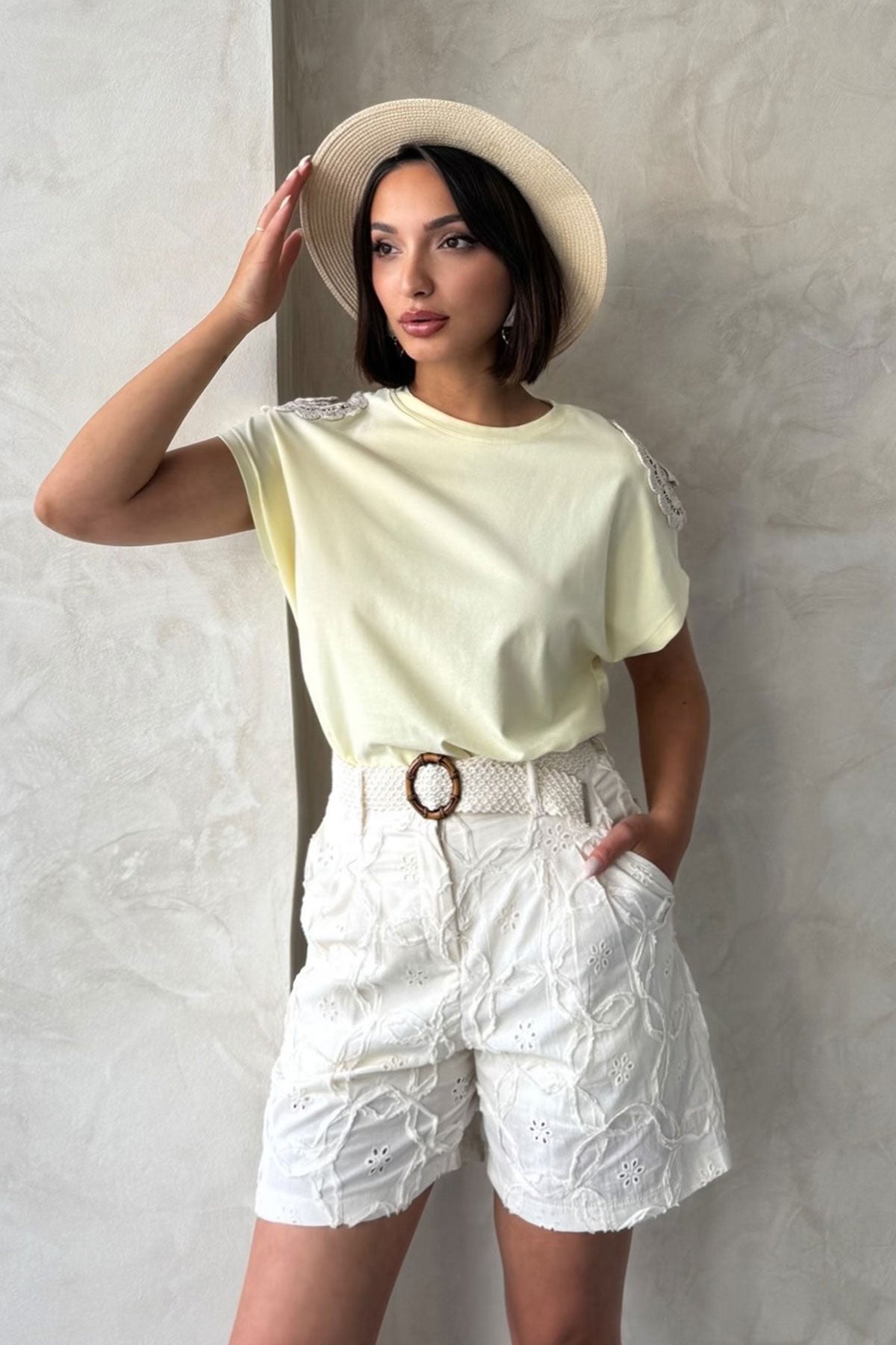 Omuzu Dantelli T-Shirt | D2532